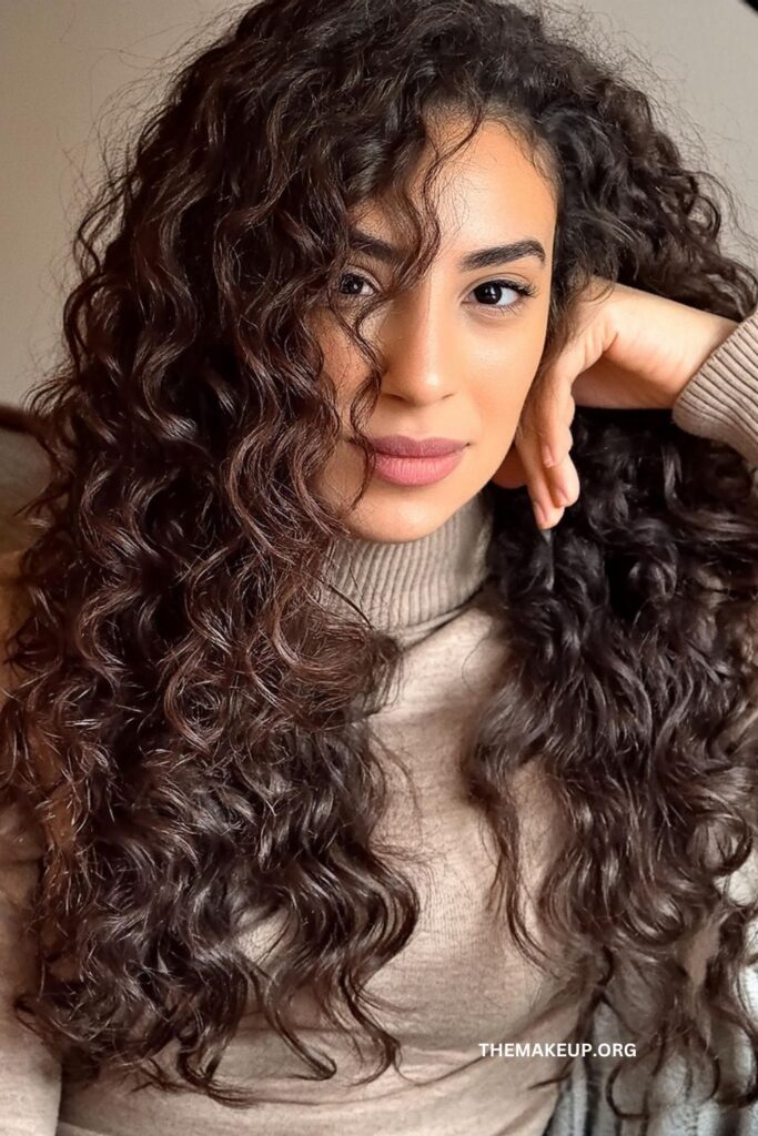 Elegant curly haircut inspiration