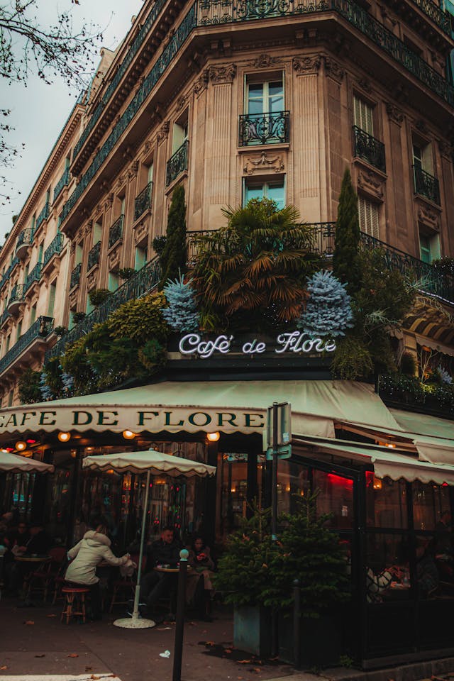 Cafe De Flores Paris In Saint Germain Des Pres 6th Arrondissement 