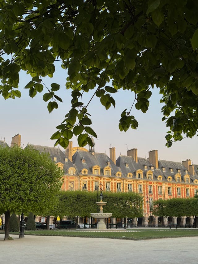 Place Des Vosges Le Marais Paris
