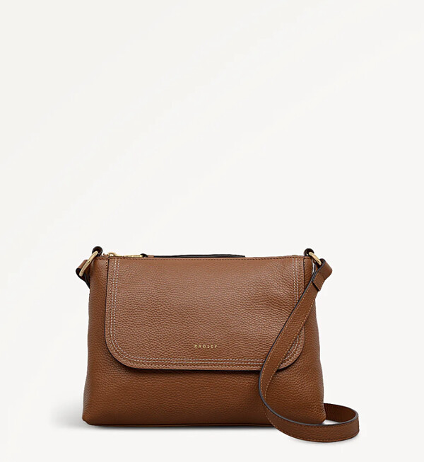 Paris winter Outfits Ideas Brown Bag